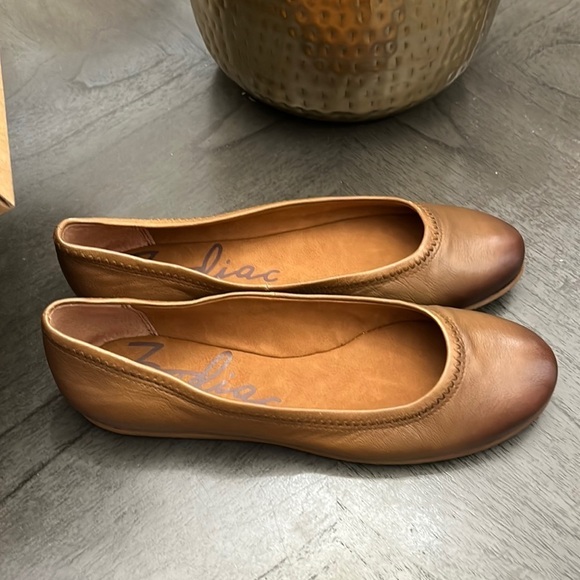 ZODIAC Women's Sonia Ballet Flats - Picture 8 of 11